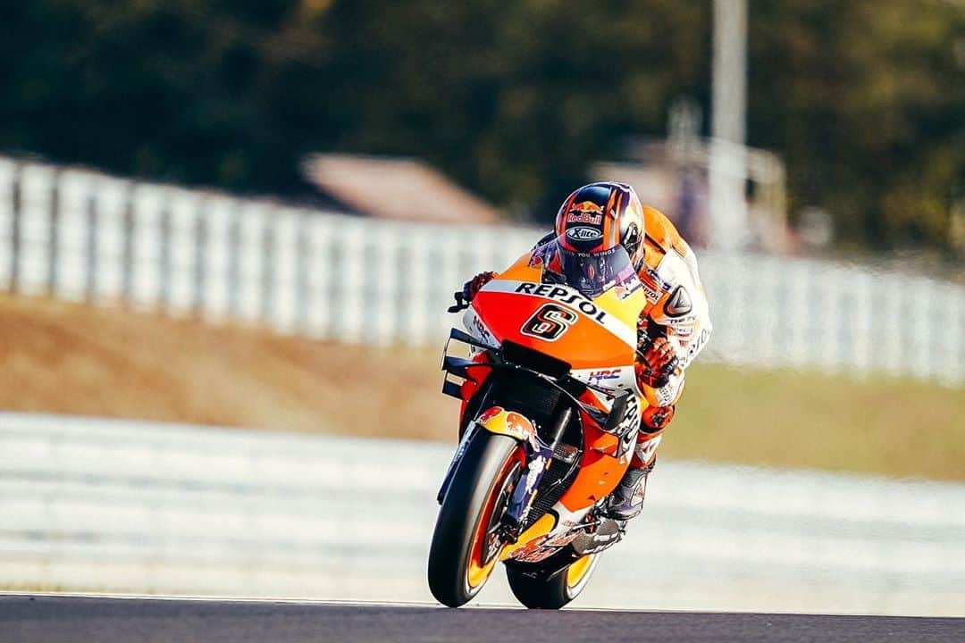 レプソル・ホンダのインスタグラム：「Open wide 🌺 ⠀⠀⠀⠀⠀⠀⠀⠀⠀ #FrenchGP #MotoGP #AM73 #AlexMarquez #SB6 #StefanBradl #Repsol #Honda #RepsolHonda #HRC #RC213V #ThePowerOfDreams #Racing #Motorcycle #Team #OneHeart」