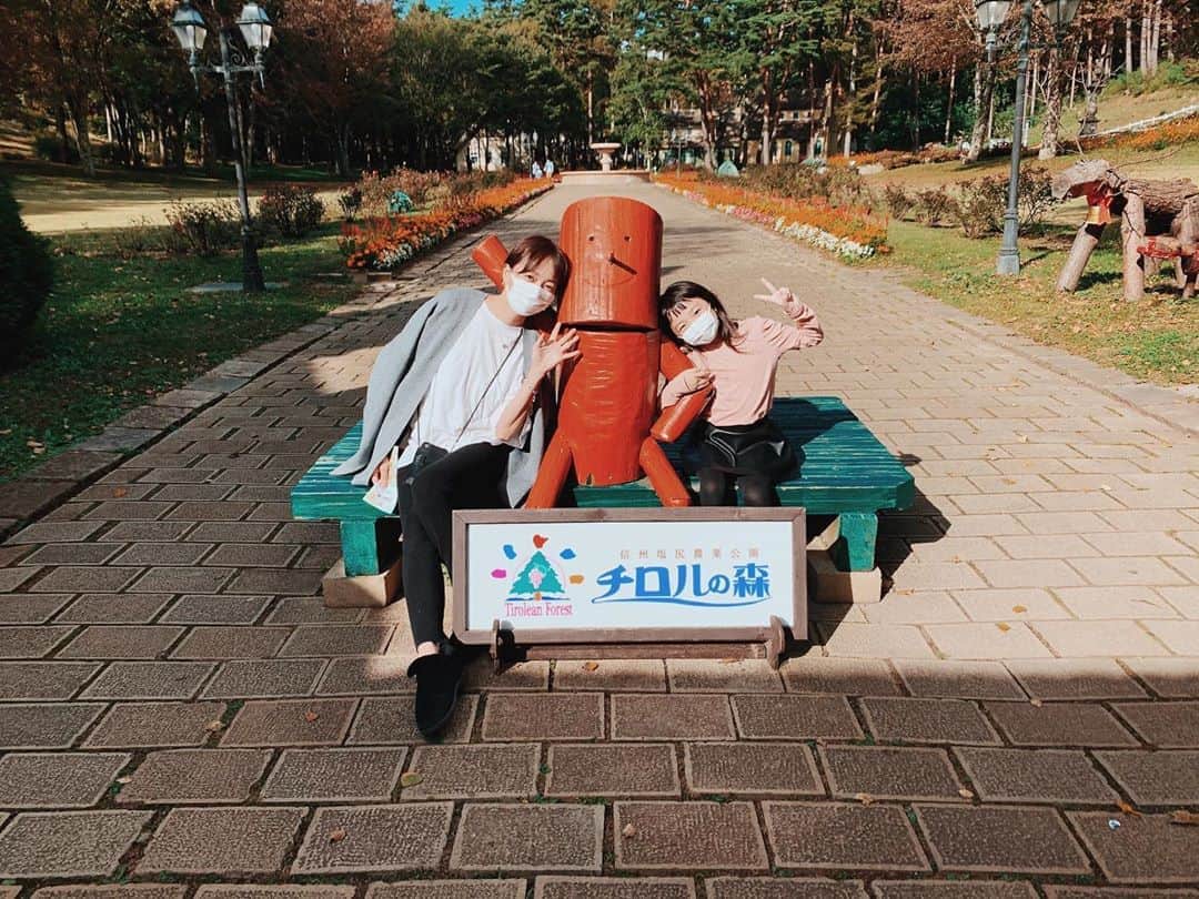 EMIのインスタグラム：「☆ @tirolanforest 行ってきたよ〜♡ 最後にもう1回行けたらいいな…😢 #チロルの森」