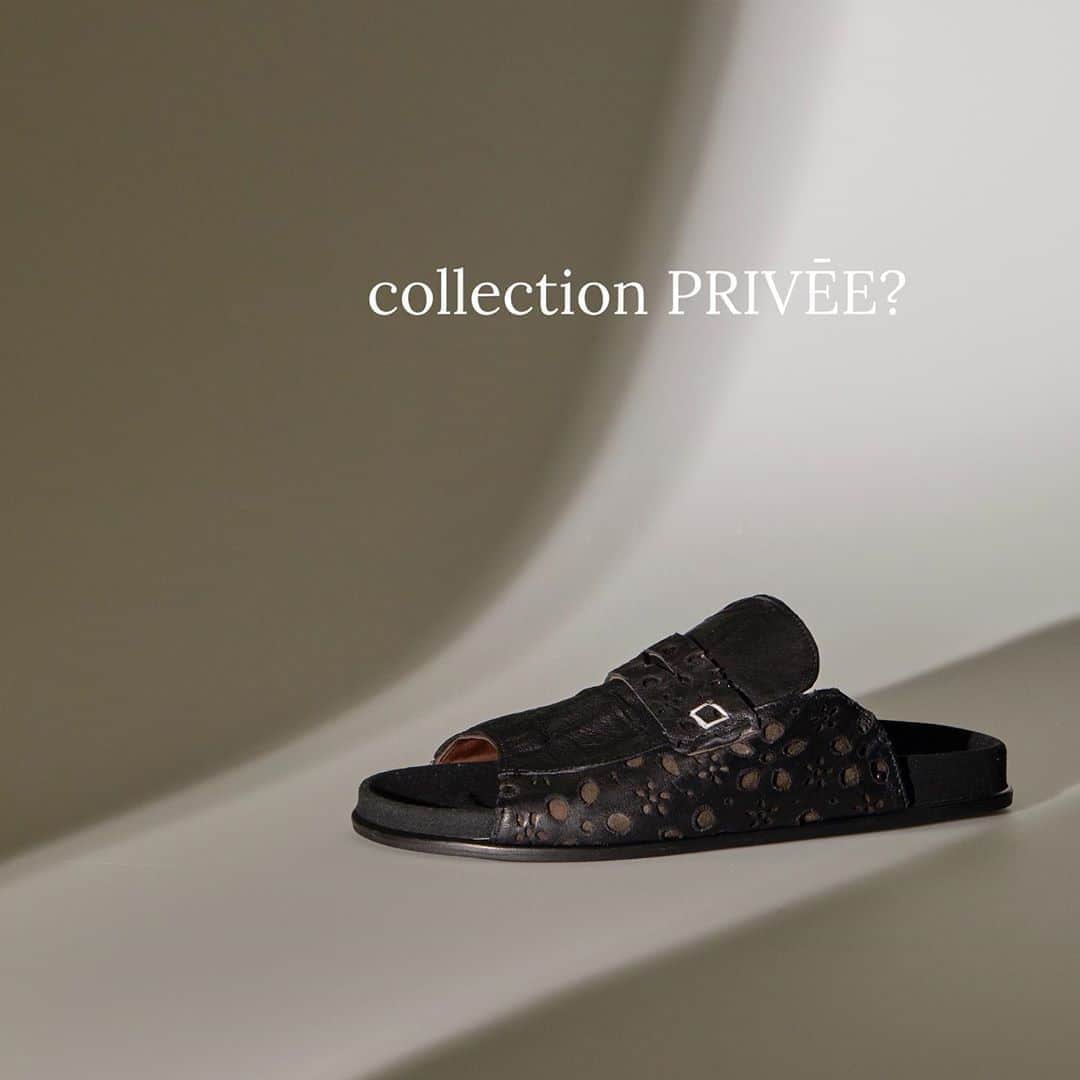 のインスタグラム：「our iconic moccasin sandal in laser leather, in BLACK! #collectionpriveeofficial  • • • • • #newcollection #collectionpriveeofficial #sandal #womensshoes #accessories #fusbet #leathershoes #laserleather #madeinitaly #iconic #moccasin #fashionista #womenswear #shoemaker #shoeaddict #artisanal #handmade」