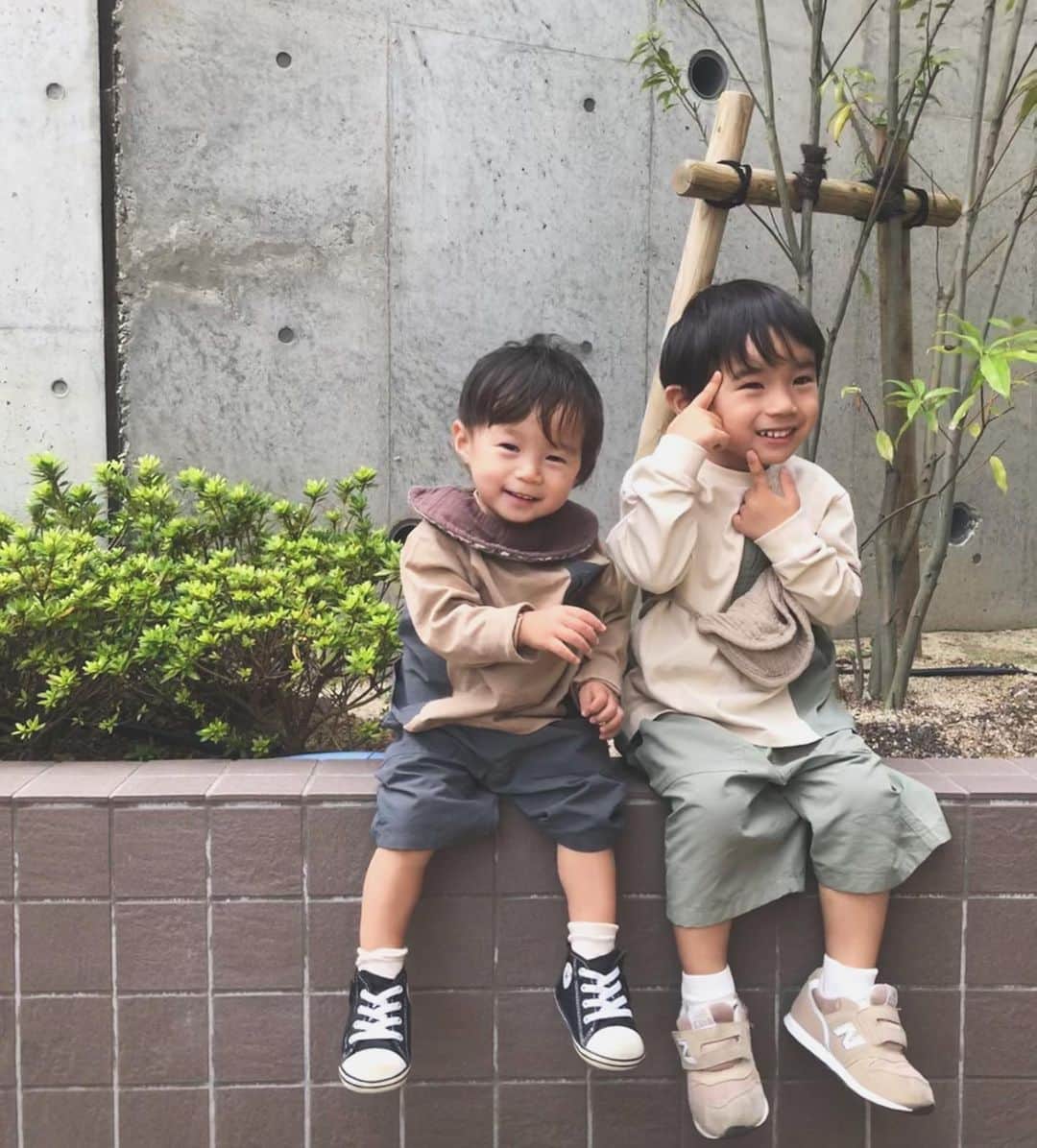 のインスタグラム：「もらったお揃いのセットアップが可愛すぎる🥺🤎  #男の子べビー ﻿ #男の子ママ ﻿ #2歳差兄弟 ﻿ #2歳差育児 ﻿ #福岡ママ﻿ #1歳2ヶ月 #お揃いコーデ  #セットアップ」