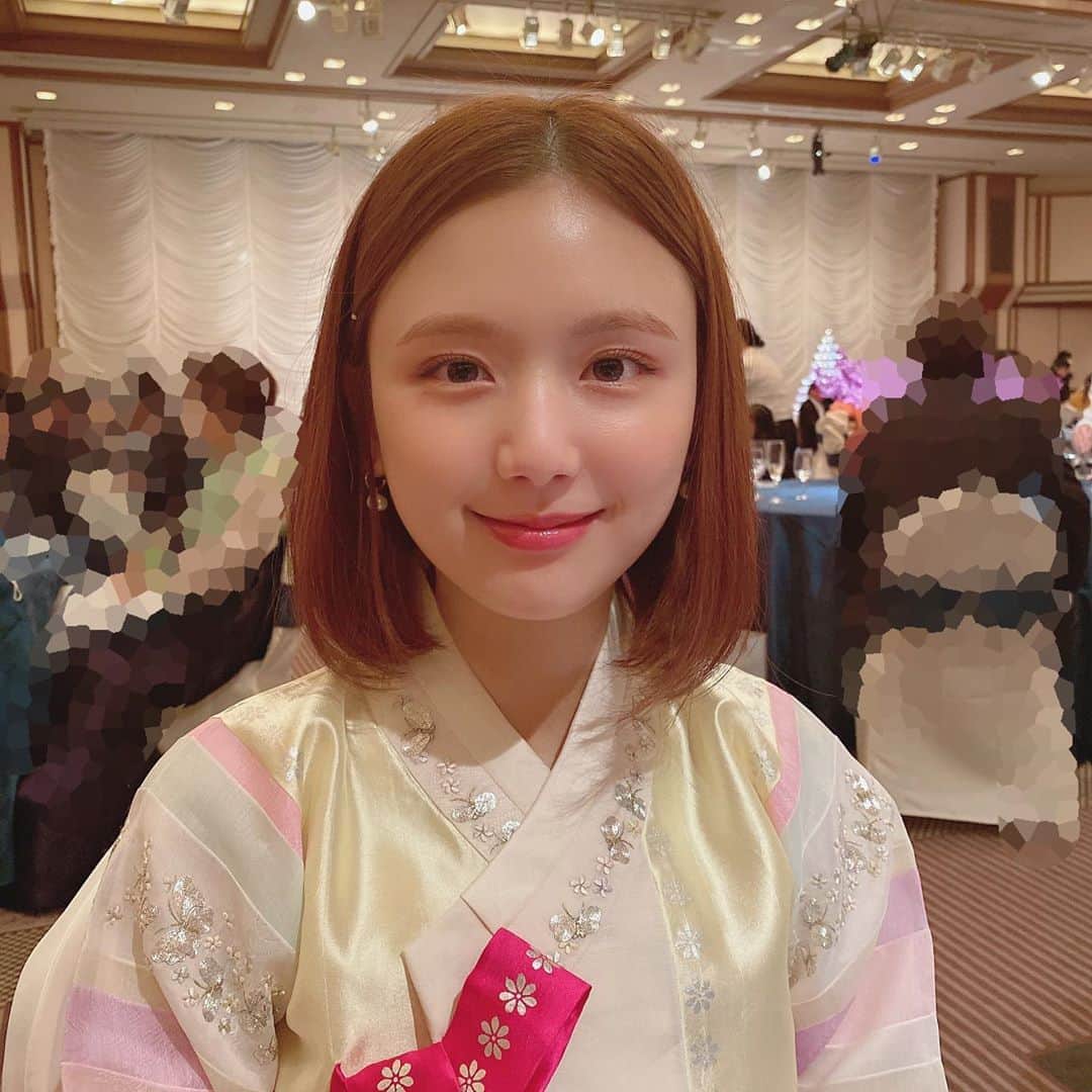 ひよんのインスタグラム：「👶🎒🌷 ㅤㅤㅤㅤㅤㅤㅤㅤㅤㅤㅤㅤㅤ 小学生みたいな写真撮れた🤳笑 韓国では結婚式でチマチョゴリ着るの普通だよ🧡👗 ㅤㅤㅤㅤㅤㅤㅤㅤㅤㅤㅤㅤㅤ #ひよん」