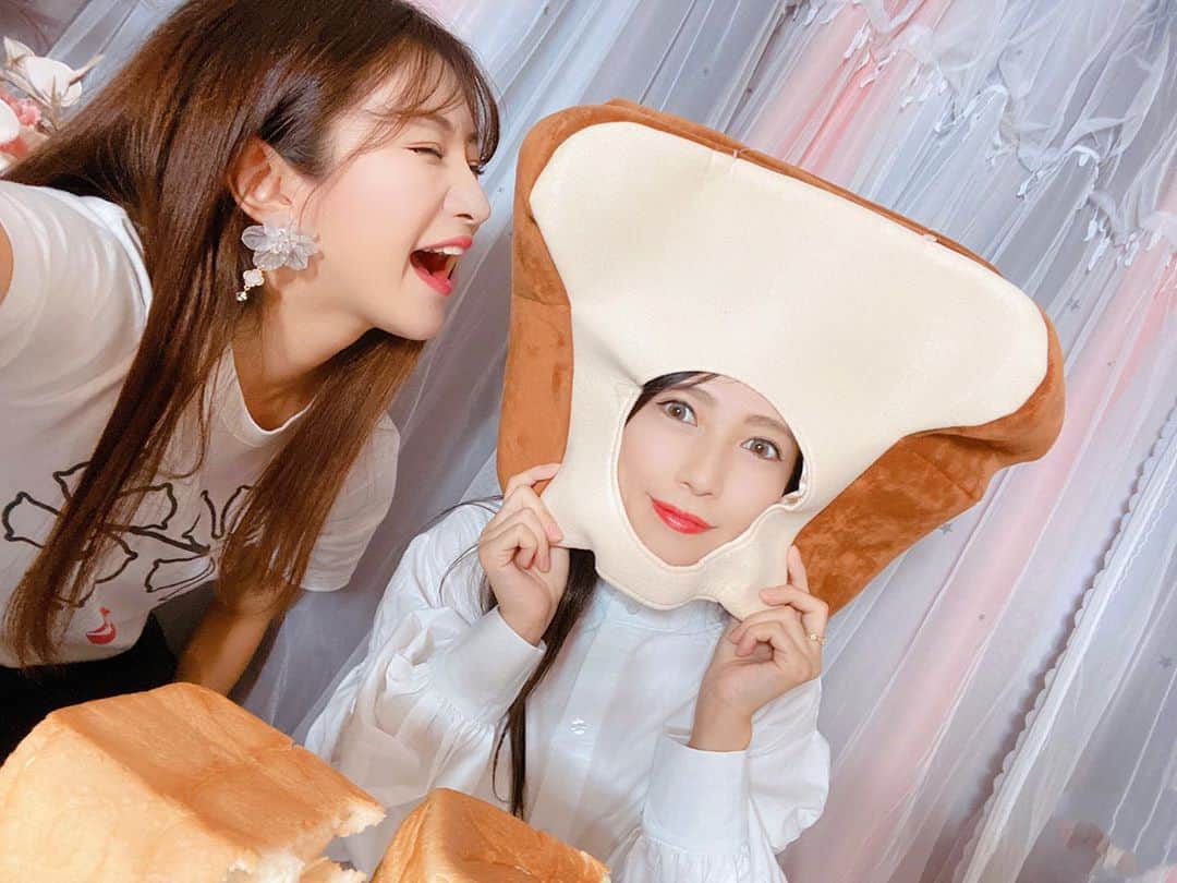 中村江莉香さんのインスタグラム写真 - (中村江莉香Instagram)「本日18:00 #中村江莉香ちゃんねる‼︎ 生配信 #ハロウィンパーティー 👻🚨 今年のハロウィンはどう過ごす？！ もちろん#自宅 #お家パーティー 🤫 @errandshop さんの#食パンマン #たこ焼き #えりタコ www🍞🐙 #ハロウィンメイク もYouTubeにUPしております🥰✨是非チェックしてみてください❤️❤️ #食パン食べ比べ 前回の様子もアーカイブ残してます🥺💕 #エランドショップ #hallowween2020 #ハロウィン2020 #お家ハロウィン #食パン食べ比べ #に志かわ #ファン #に志かわさんの食パン #茶寮ベーカリー #食パン好き #パンが好き #パン好きな人と繋がりたい #パンらぶ #生食パン食べ比べ #贅沢 #完食 #大食いモンスター #タコパ #タコパのコーデ #タココーデ #仮装を楽しむ #YouTubeクリエイター」10月11日 16時28分 - erica_nakamura