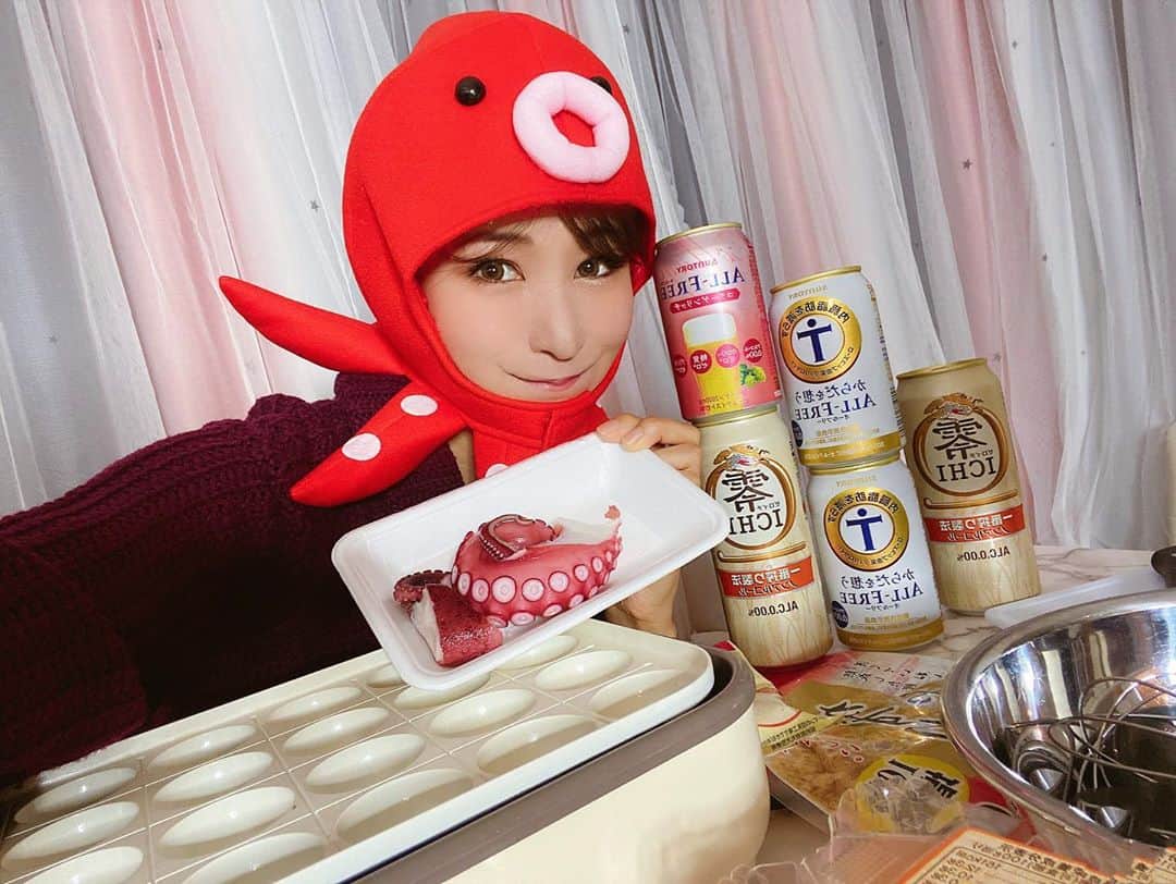中村江莉香さんのインスタグラム写真 - (中村江莉香Instagram)「本日18:00 #中村江莉香ちゃんねる‼︎ 生配信 #ハロウィンパーティー 👻🚨 今年のハロウィンはどう過ごす？！ もちろん#自宅 #お家パーティー 🤫 @errandshop さんの#食パンマン #たこ焼き #えりタコ www🍞🐙 #ハロウィンメイク もYouTubeにUPしております🥰✨是非チェックしてみてください❤️❤️ #食パン食べ比べ 前回の様子もアーカイブ残してます🥺💕 #エランドショップ #hallowween2020 #ハロウィン2020 #お家ハロウィン #食パン食べ比べ #に志かわ #ファン #に志かわさんの食パン #茶寮ベーカリー #食パン好き #パンが好き #パン好きな人と繋がりたい #パンらぶ #生食パン食べ比べ #贅沢 #完食 #大食いモンスター #タコパ #タコパのコーデ #タココーデ #仮装を楽しむ #YouTubeクリエイター」10月11日 16時28分 - erica_nakamura