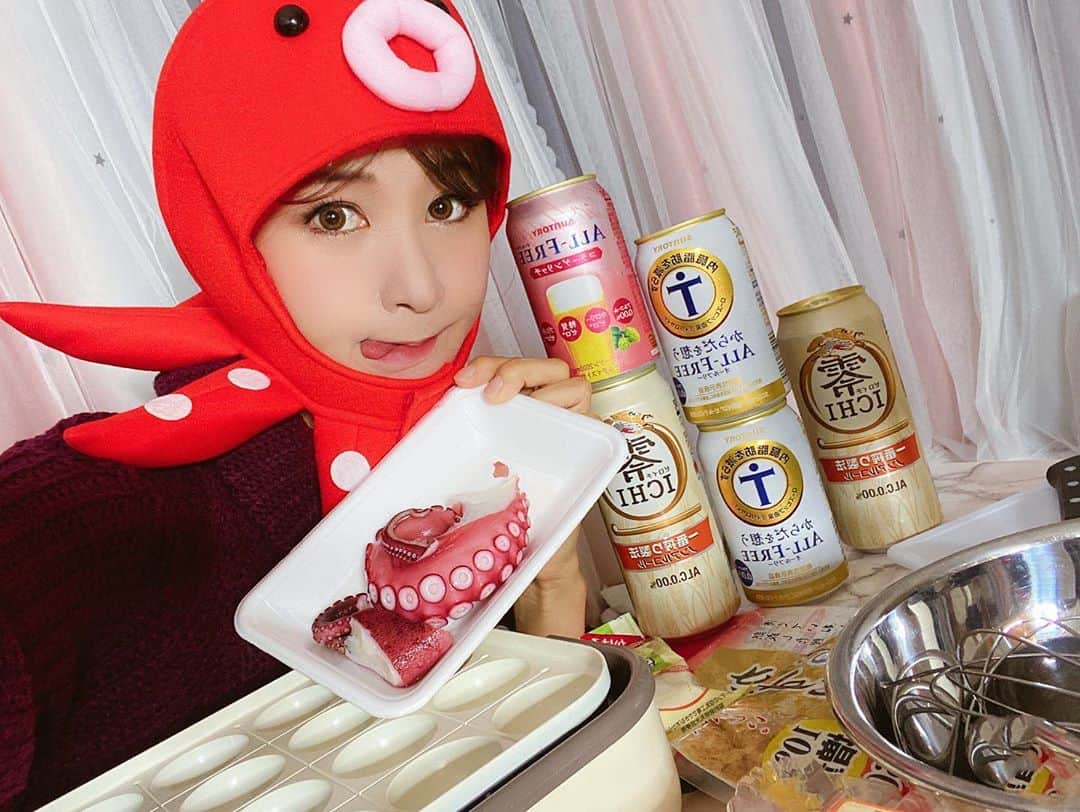 中村江莉香さんのインスタグラム写真 - (中村江莉香Instagram)「本日18:00 #中村江莉香ちゃんねる‼︎ 生配信 #ハロウィンパーティー 👻🚨 今年のハロウィンはどう過ごす？！ もちろん#自宅 #お家パーティー 🤫 @errandshop さんの#食パンマン #たこ焼き #えりタコ www🍞🐙 #ハロウィンメイク もYouTubeにUPしております🥰✨是非チェックしてみてください❤️❤️ #食パン食べ比べ 前回の様子もアーカイブ残してます🥺💕 #エランドショップ #hallowween2020 #ハロウィン2020 #お家ハロウィン #食パン食べ比べ #に志かわ #ファン #に志かわさんの食パン #茶寮ベーカリー #食パン好き #パンが好き #パン好きな人と繋がりたい #パンらぶ #生食パン食べ比べ #贅沢 #完食 #大食いモンスター #タコパ #タコパのコーデ #タココーデ #仮装を楽しむ #YouTubeクリエイター」10月11日 16時28分 - erica_nakamura
