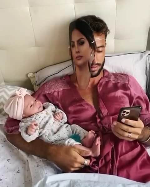 のインスタグラム：「When the mom isn’t home 🤣🤣 By @eddy_papeoo   #photooftheday #pretty #eyes #me #happy #nails #nail #美甲 #art #ootd #beauty #fashion #beautiful #love #style #girl #instagood #hair #model #selfie #cute #gifts #gift #smile #mua #diy」
