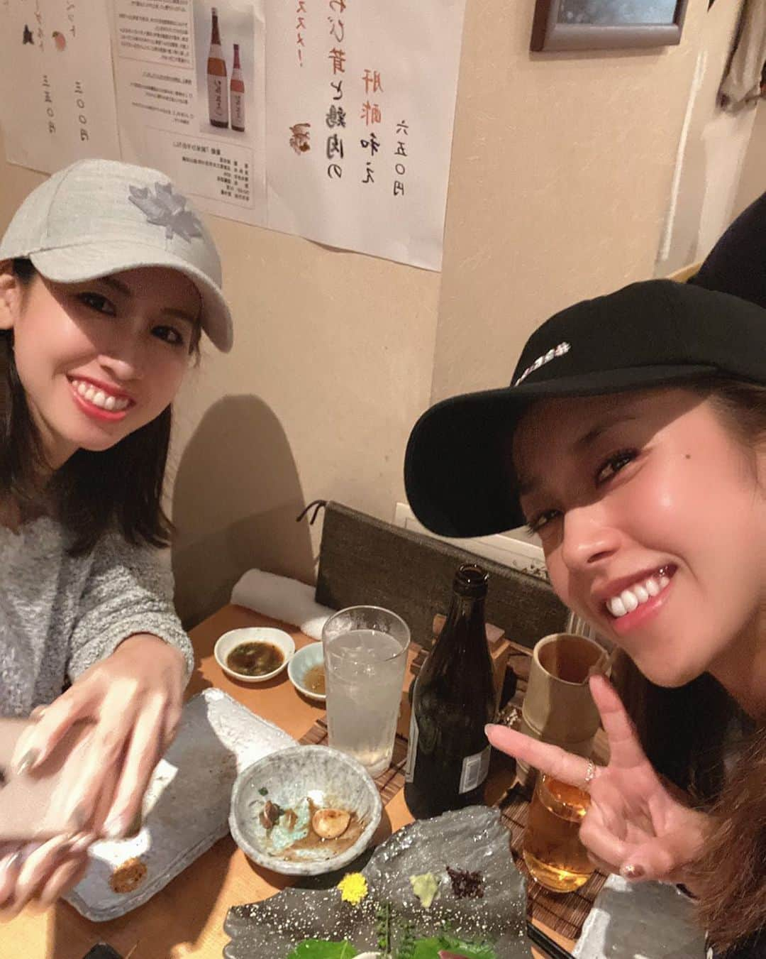 桒原えりかさんのインスタグラム写真 - (桒原えりかInstagram)「昨日は雨で試合が無くなって、急遽 @mami_kagasono が東京に来ました😀 焼き鳥食べて元気つけました😁 . .  #ゴルフ女子 #lpga #jlpga #高尔夫 #골프 #golf #ゴルフウェア #コーデ #golflife #golflifestyle #女子プロゴルファー #プロゴルファー #目黒区グルメ」10月11日 16時44分 - erica._.k89