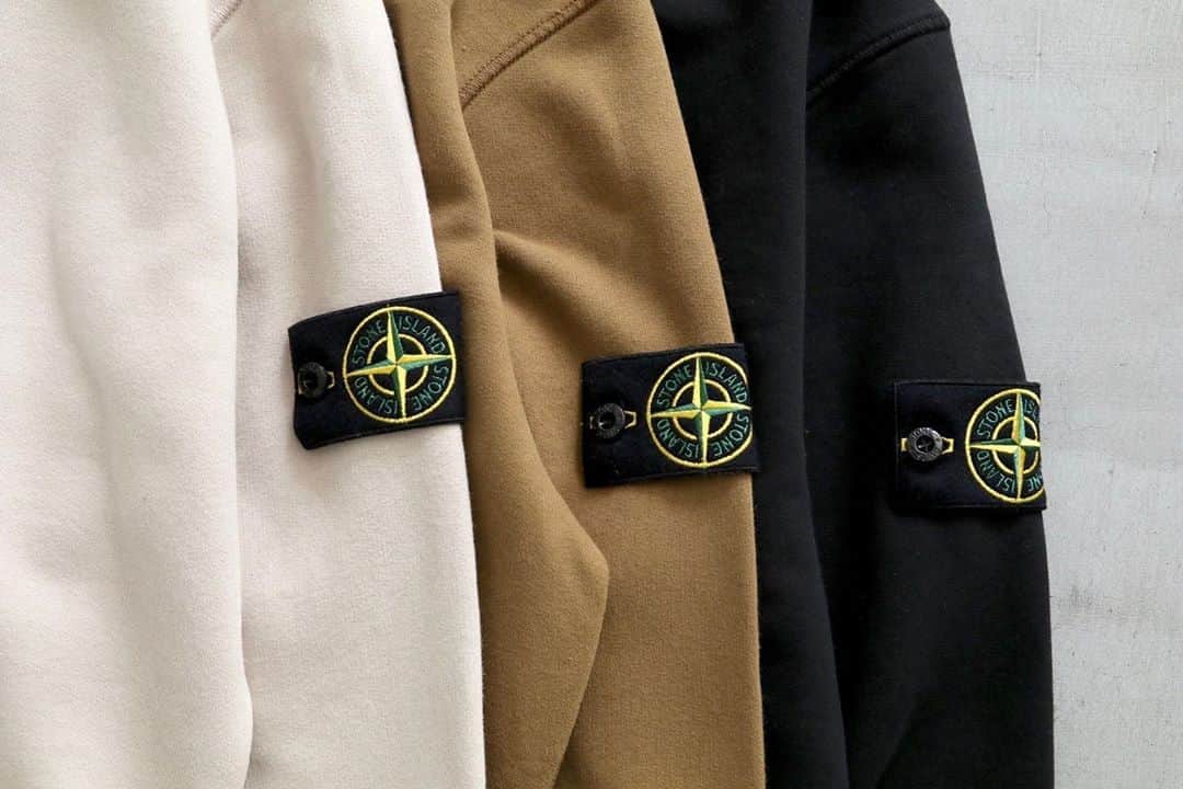 のインスタグラム：「_ STONE ISLAND / ストーンアイランド  "Crewneck Sweat Shirt -63020-" ¥35,200- _ 〈online store / @digital_mountain〉 https://www.digital-mountain.net/shopdetail/000000012462/ _ 【オンラインストア#DigitalMountain へのご注文】 *24時間受付 *15時までのご注文で即日発送 * 1万円以上ご購入で送料無料 tel：084-973-8204 _ We can send your order overseas. Accepted payment method is by PayPal or credit card only. (AMEX is not accepted)  Ordering procedure details can be found here. >>http://www.digital-mountain.net/html/page56.html  _ #STONEISLAND #ストーンアイランド  _ 本店：#WonderMountain  blog>> http://wm.digital-mountain.info _ 〒720-0044  広島県福山市笠岡町4-18  JR 「#福山駅」より徒歩10分 #ワンダーマウンテン #japan #hiroshima #福山 #福山市 #尾道 #倉敷 #鞆の浦 近く _ 系列店：@hacbywondermountain _」
