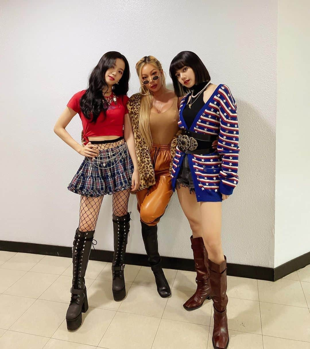 Jessiさんのインスタグラム写真 - (JessiInstagram)「JESSI & #BLACKPINK in your area 💗」10月11日 16時49分 - jessicah_o