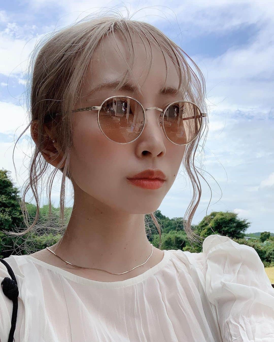 榊原伶奈のインスタグラム：「そういえば今年新しいサングラスを買ったの🕶🤎 #モスコット #moscot  #サングラス #めがね」