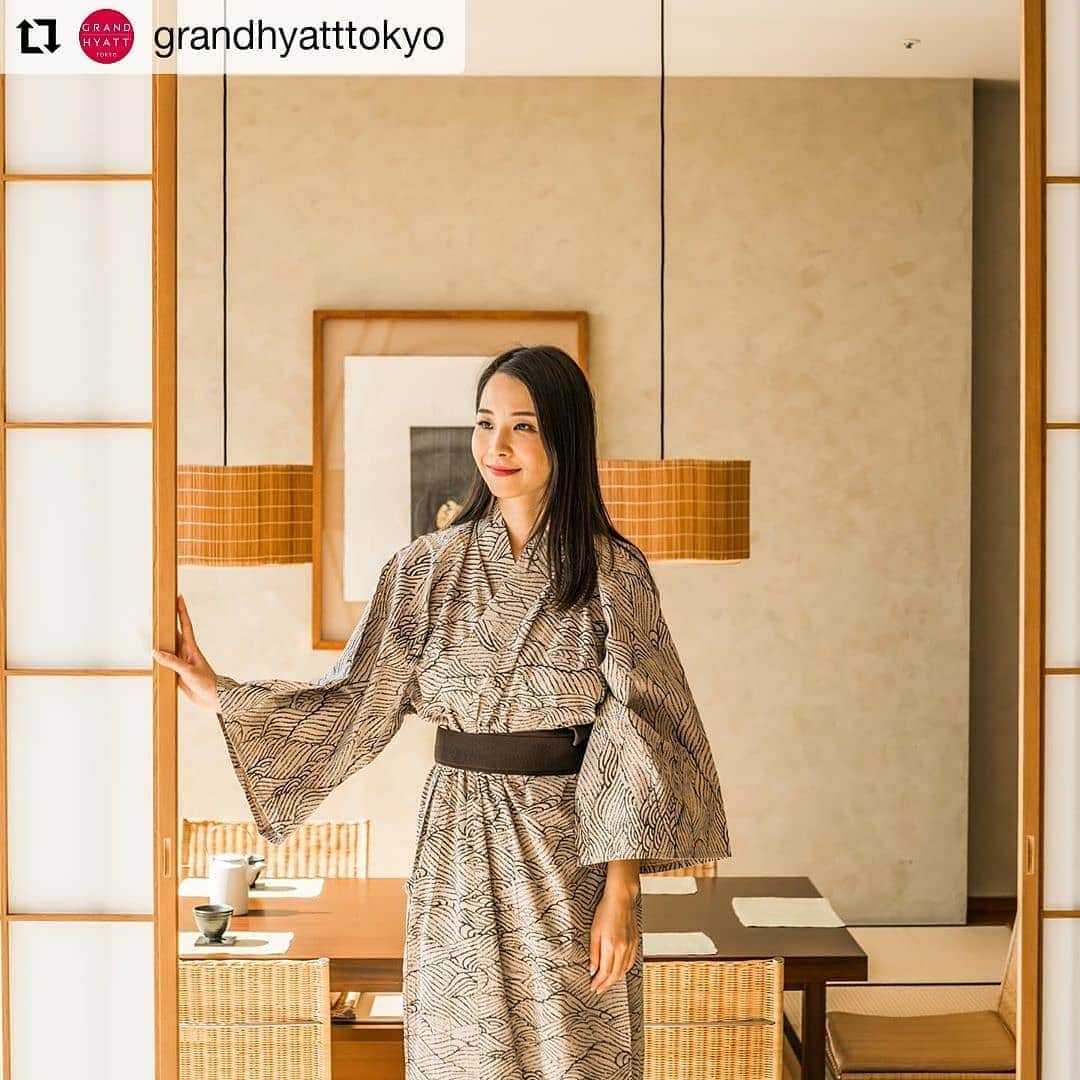Miyu Toyonagaのインスタグラム：「🇯🇵As I grew up  in a traditional Kendo family, Yukata or Kimono made me feels relax always👘  At authentic Japanese tatami room at @grandhyatttokyo 📷: @robertmichaelpoole  剣道の師範の娘として生まれ、小さい頃から日本の「武道」を学んだせいか、和服を着る度とっても落ち着く。  剣道をやっていて好きなことわざがあります。 #剣心一如  剣は人なり、剣は心なりといわれるように、剣は心によって動くものであり、剣と心は一体。したがって正しい剣の修行をすれば、正しい心を磨く結果となるということ。  久しぶりに素振りをしたいなあ⚔️🥋」