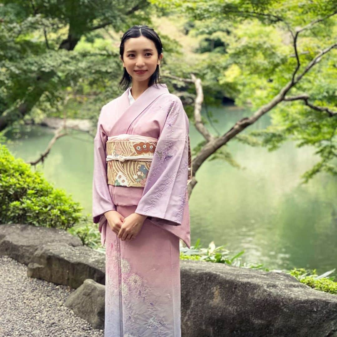 入来茉里さんのインスタグラム写真 - (入来茉里Instagram)「辻が花のお着物 選ぶ段階から きゅん としました 繊細な色合いも細かい刺繍も本当に素敵…。 袋帯には苦戦したけど 自分で着れて満足です☺️ お着物を着るたびに、なんだか自信になっていく。 ・ #着物 #着物女子 #和装 #日本らしさ  #日本 #日本庭園 #素敵な #庭 #kimonomo #kimonofashion #japan #japanese  #kimonogirl #japanesekimono  #kimonostyle #辻ヶ花　 #tokyo #unkownjapan」10月11日 17時34分 - iriki.mari_official