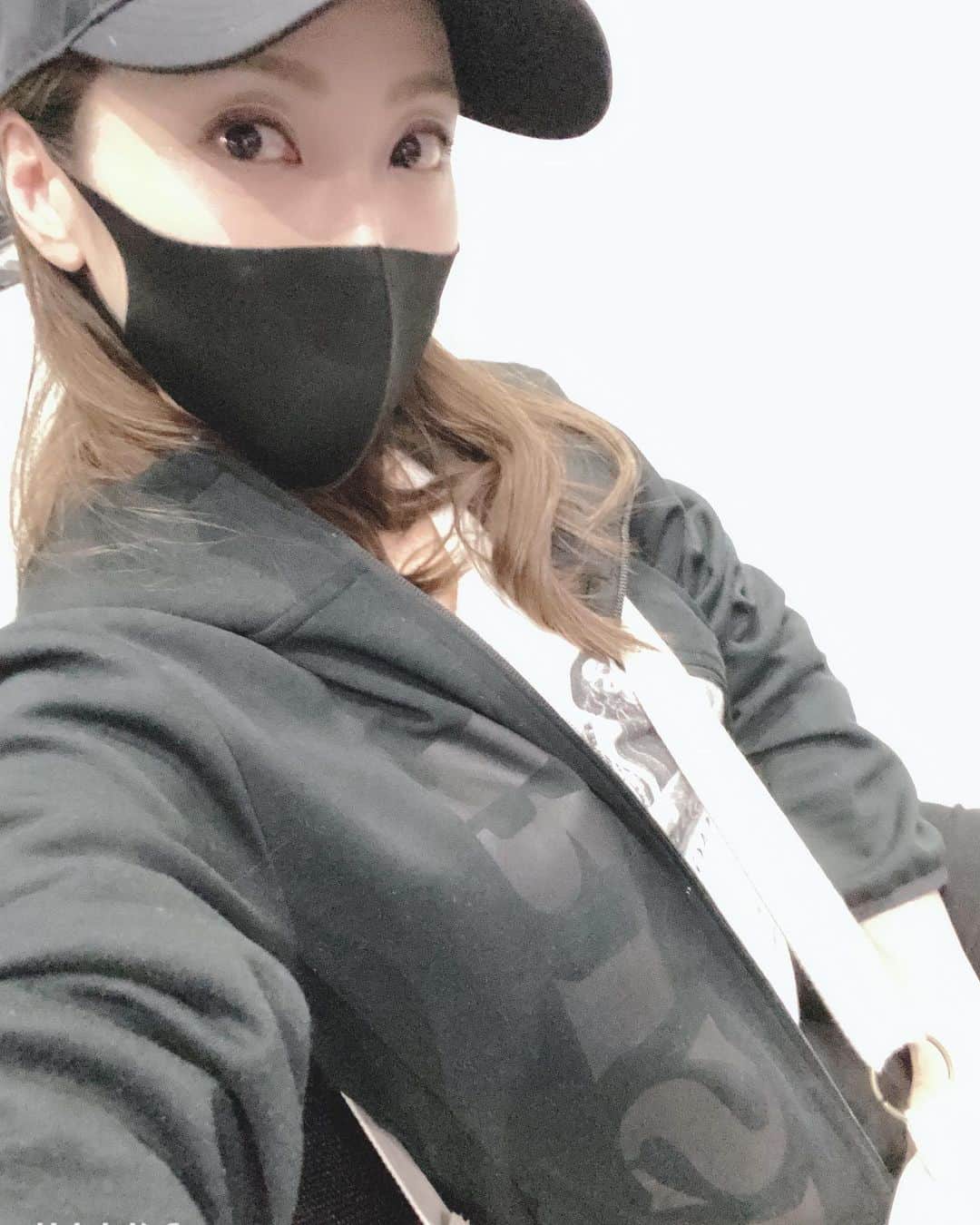 白木優子のインスタグラム：「RISEパーカー着てRISE応援! #RISE #格闘技 #キックボクシング」