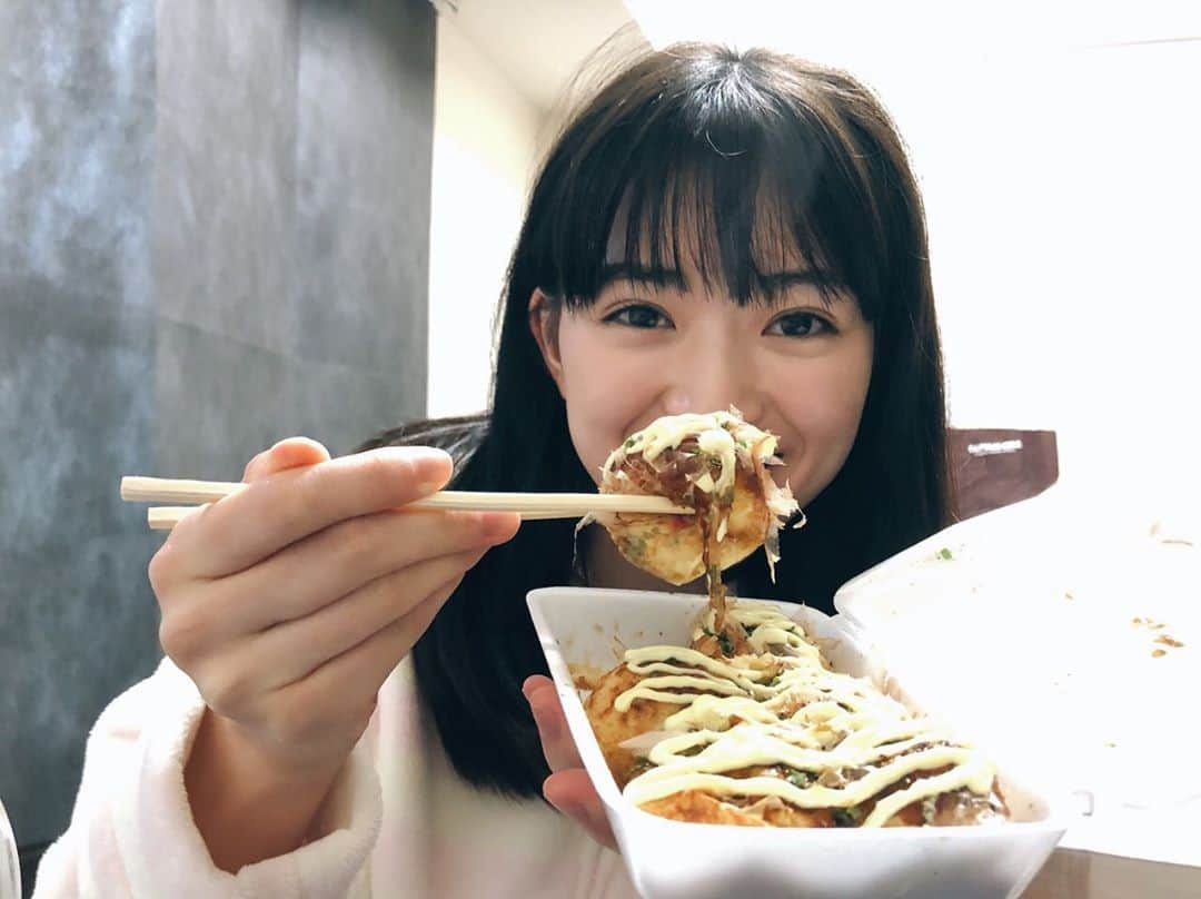 優希美青さんのインスタグラム写真 - (優希美青Instagram)「現場近くにたこ焼き屋さんがあって２日連続で食べました😆 . 今日のナイター撮影も頑張ります✌︎ . #NOCALLNOLIFE #NCNL #たこ焼き #🐙」10月11日 17時37分 - mio_yuki