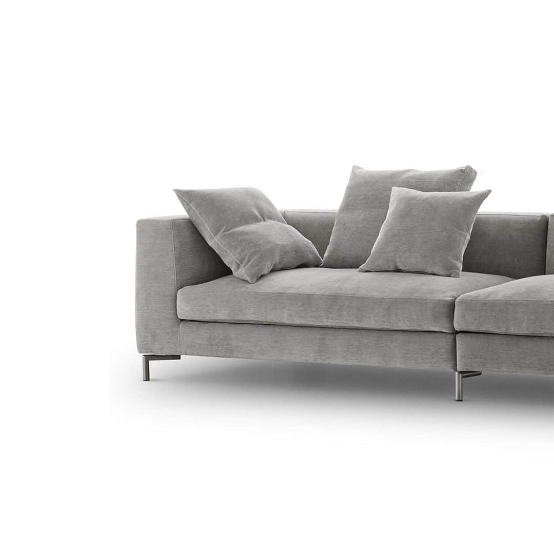 eilersenのインスタグラム：「Versatility is absolutely one of the strengths of Savanna. All seating elements are 100 cm deep and the chaise-longue goes right up to 170 cm. In width, Savanna varies flexibly in small steps of 10 cm from 100 to 220 cm. ⁠⠀ •⁠⠀ •⁠⠀ •⁠⠀ #eilersen #eilersenfurniture #myeilersen #savanna #interiordesign #homedecor #sofa #danishdesign #inredning #finahem #interiorlovers #interiordesign #modernliving #minimalism #nordiskehjem #nordicinspiration #nordicliving #craftsmanship #luxurylifestyle #boligindretning #designinterior #livingroominspo #boliginspiration #softminimalism #hemindredning #schönerwohnen #nordicminimalism」