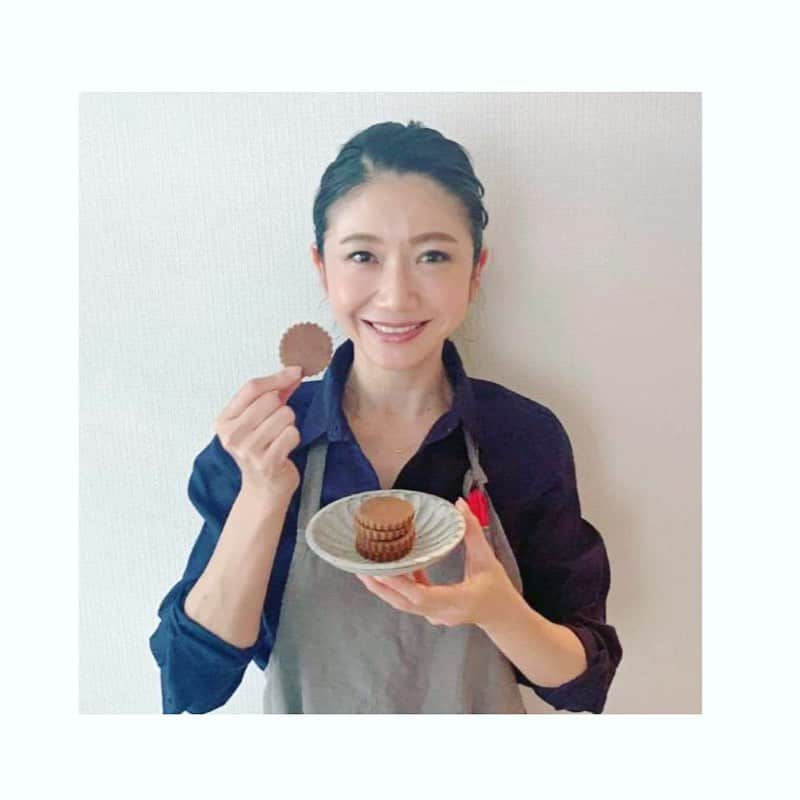 市橋有里さんのインスタグラム写真 - (市橋有里Instagram)「【ジンジャークッキー】 生しょうがを使ってスイーツも ヘルシーに🍪食べたいですね！ カラダの内側からポカポカに♪ この冬も冷えしらずで行きましょ♪ ・ #ジンジャークッキー #ダイエットポストセブン #小学館」10月11日 17時47分 - ariichihashi