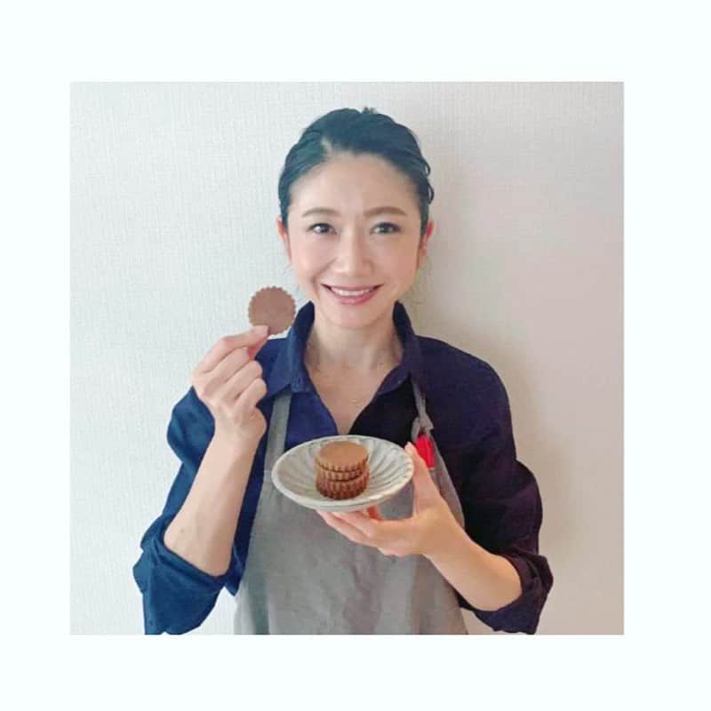 市橋有里のインスタグラム：「【ジンジャークッキー】 生しょうがを使ってスイーツも ヘルシーに🍪食べたいですね！ カラダの内側からポカポカに♪ この冬も冷えしらずで行きましょ♪ ・ #ジンジャークッキー #ダイエットポストセブン #小学館」