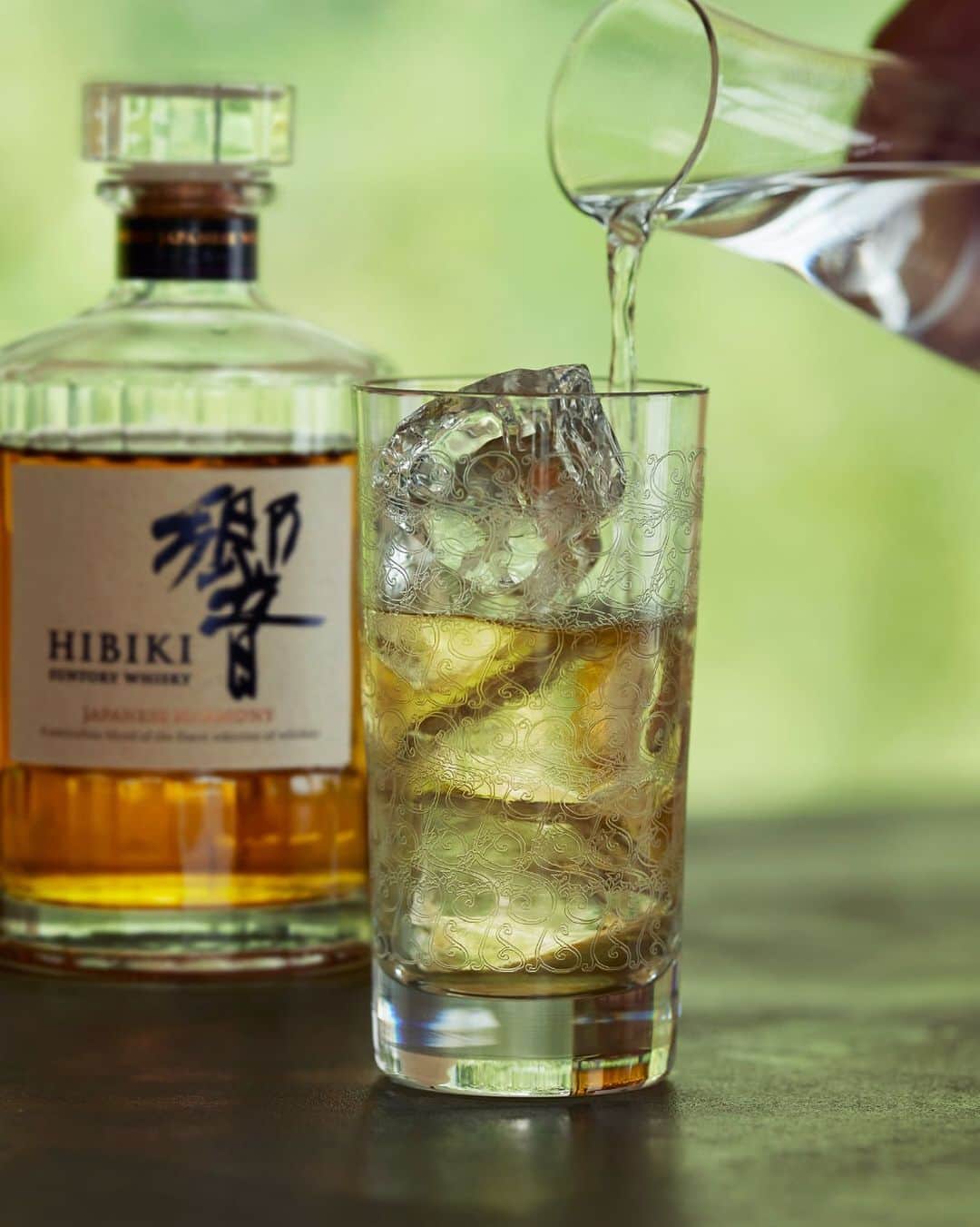 響 | SUNTORY WHISKY HIBIKIさんのインスタグラム写真 - (響 | SUNTORY WHISKY HIBIKIInstagram)「. HIBIKI TIME　～二十四節気・寒露～　  清らかな水を注ぎ仕上げる、至福の水割り Pour clear water into a glass of whisky to complete a blissful drink.  #hibiki #響 #二十四節気 #24seasons #寒露 #kanro #晩秋 #lateautumn #秋麗 #あきうらら #withnature」10月11日 18時02分 - suntorywhisky_hibiki