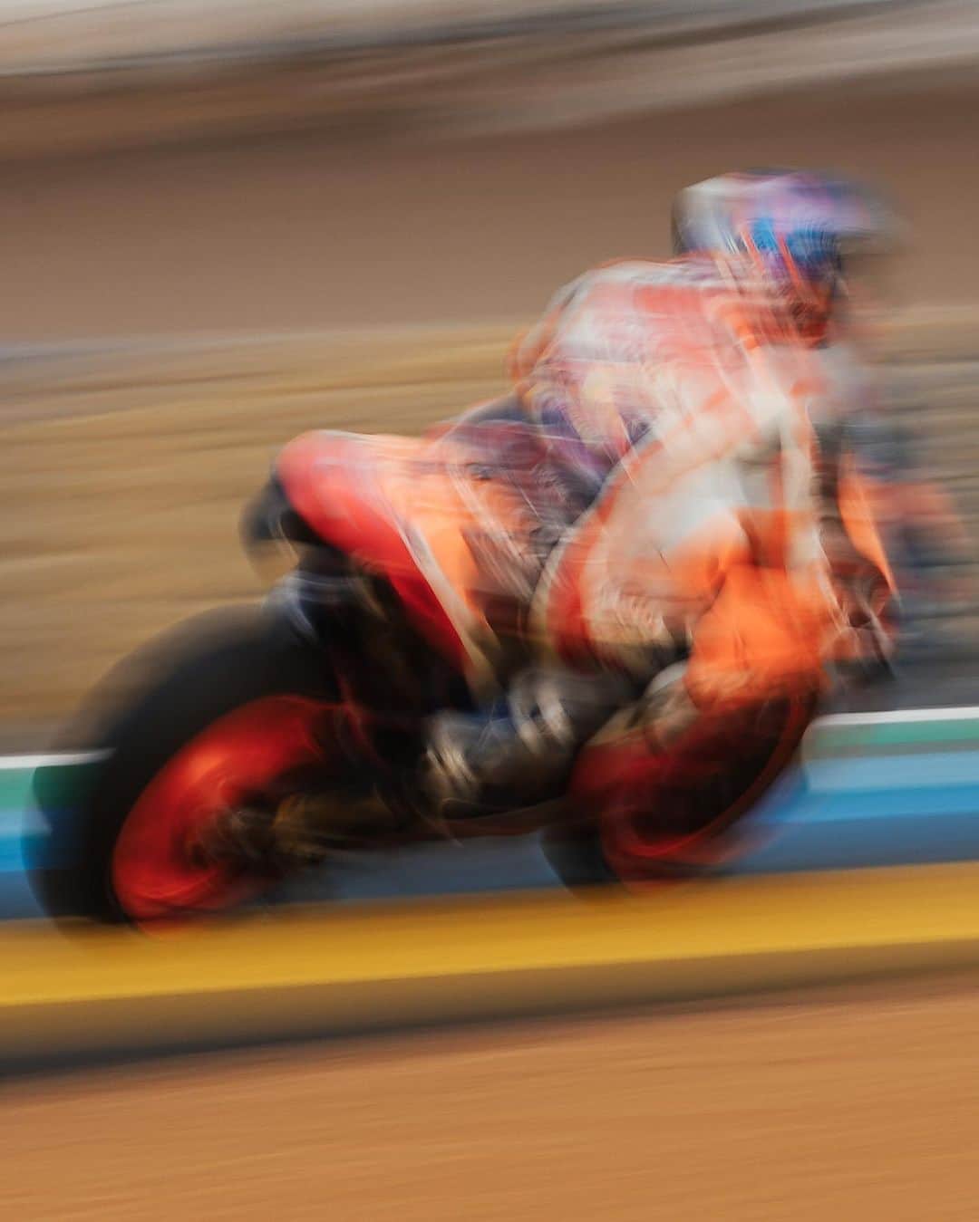 レプソル・ホンダのインスタグラム：「Art 🎨 ⠀⠀⠀⠀⠀⠀⠀⠀⠀ #FrenchGP #MotoGP #AM73 #AlexMarquez #SB6 #StefanBradl #Repsol #Honda #RepsolHonda #HRC #RC213V #ThePowerOfDreams #Racing #Motorcycle #Team #OneHeart」