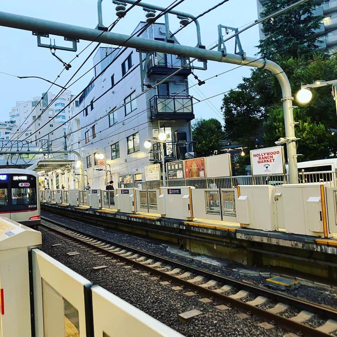 椎名桔平さんのインスタグラム写真 - (椎名桔平Instagram)「#映画#星の子#渋谷#宮下パーク 久しぶりに映画館へ。 とても良い映画でした。🎬 人って切ないね、、、 そして渋谷の変貌ぶりに目を見張り、 帰りは電車にも乗ってみた🚃 いや、乗りました^_^」10月11日 18時10分 - kippeishiina