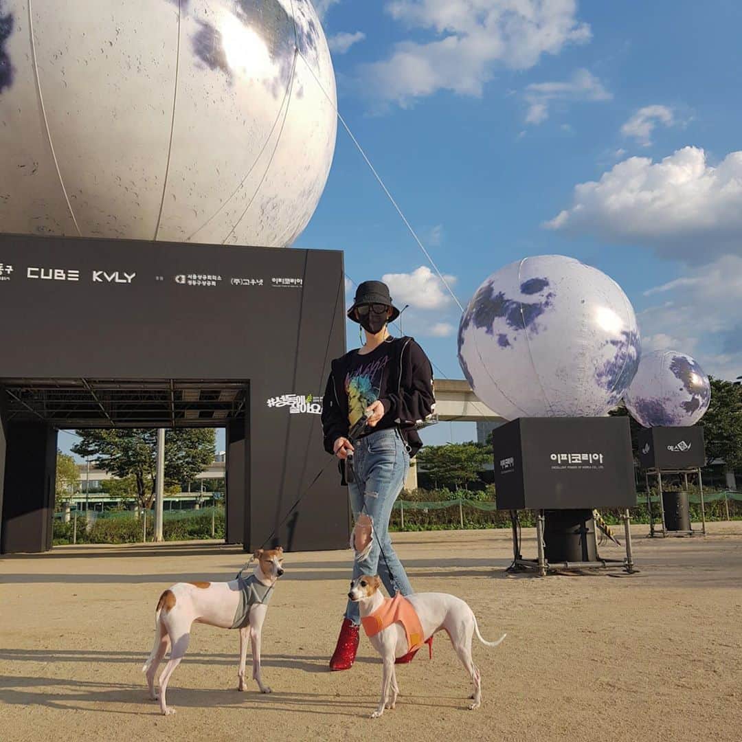 チョ・グォン さんのインスタグラム写真 - (チョ・グォン Instagram)「힐췍 👠 . . #성동구#큐브엔터테인먼트 #코로나19#극복#인공달  #보권말권 COMING SOON-」10月11日 18時03分 - kwon_jo