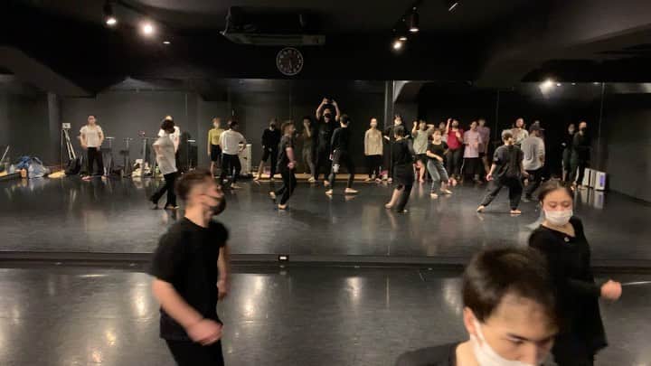 黒須洋壬のインスタグラム：「黒須洋嗣 JAZZ CLASS(sub) 2020.Oct.11th @danceworks_jpn  @xross #thisisme  #kealasettle  #mask #dance #jazzdance #tokyo #japan」