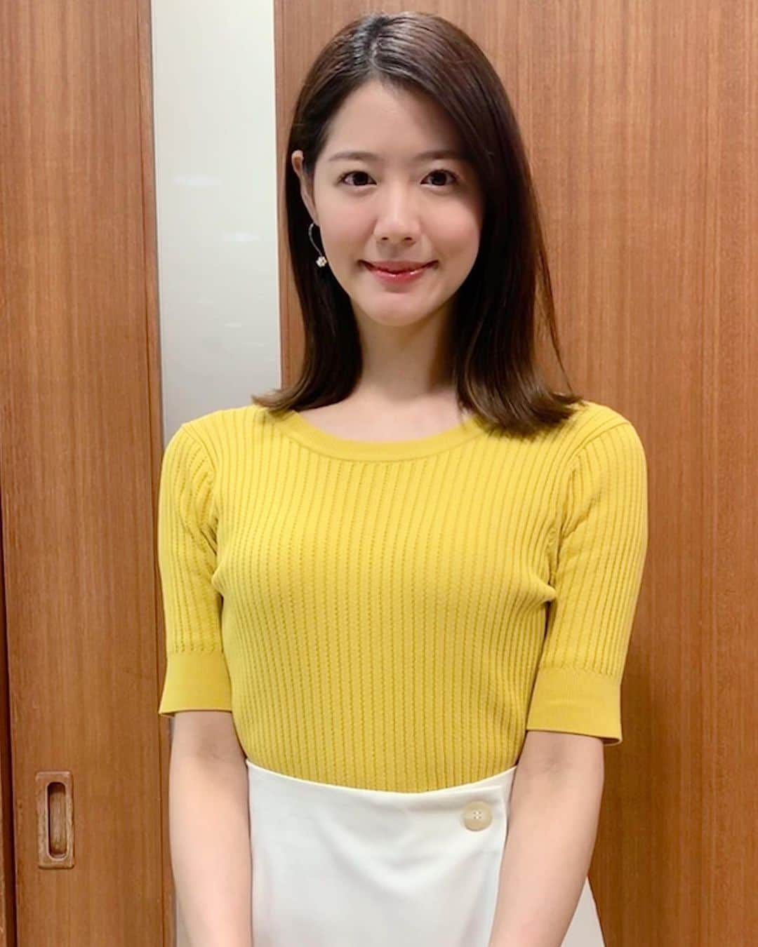 樺島彩のインスタグラム：「最近の衣装☺️ そして、髪を20センチくらい切りました！ドライヤーもとっても楽になって快適です😊 寒くなったから風邪に気をつけましょう♡」