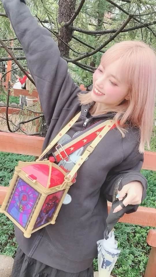 yokoのインスタグラム：「念願のBBエリア🌹 . . #disney#disneyland #bb#美女と野獣#美女と野獣魔法のものがたり #ディズニーコーデ#ディズニー#ミッキー#burlesque」
