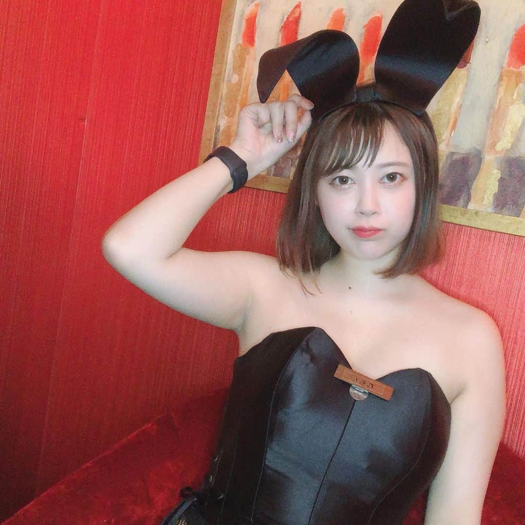 れもんのインスタグラム：「． 18時から出勤です👯‍♀️💫」