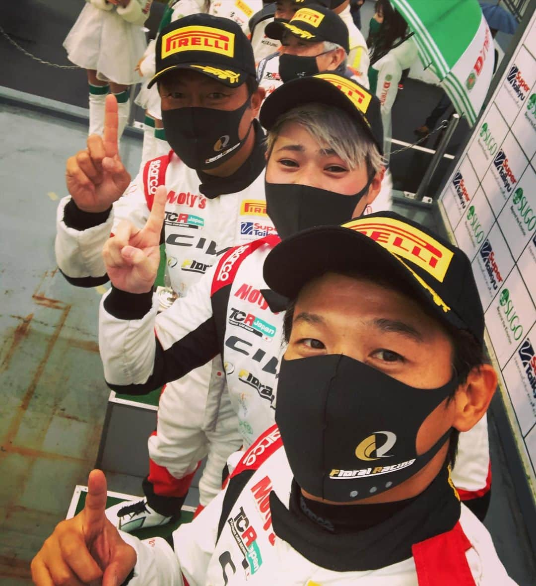 井出有治のインスタグラム：「【SUPER TAIKYU 2020-Round2】  😄P1‼️ 乾きはじめた路面にスリックで行ったら直後から☔️雨が…😱 それでも川端選手が頑張ってくれて大逆転🏆優勝✨  #honda #civic #tcr #jas #floralracing #uematsu #ktel #motys #exgel #araihelmet #doctordry」