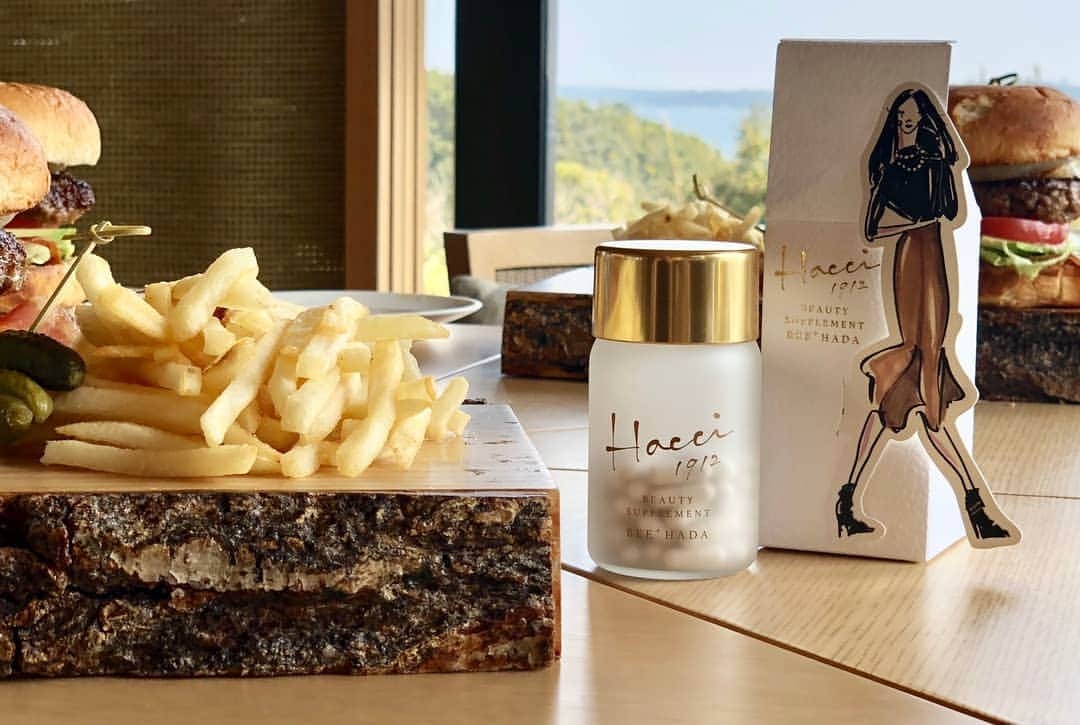 のインスタグラム：「食欲の秋の強い味方。美味しいものをいっぱい食べても、#BEEHADA があればカラダが内側からスッキリ！ゆるぎやすい季節の変わり目も#美腸習慣でカラダの巡りを良くしましょう。  Autumn has arrived and it's time to eat as much as possible. ""BEE+HADA"" will support intestinal environment to be clean which leads skin to be beautiful as well. Let's start Inner care routine by taking "BEE+HADA"   #hacci #honey #bee #beauty #skincare #cosmetics #honeycosmetics #madeinjapan #BEEHADA #innercare #beautysupplement #routine #Autumn  #はちみつ #はちみつコスメ #スキンケア #保湿 #美腸習慣 #食欲の秋 #季節の変わり目」