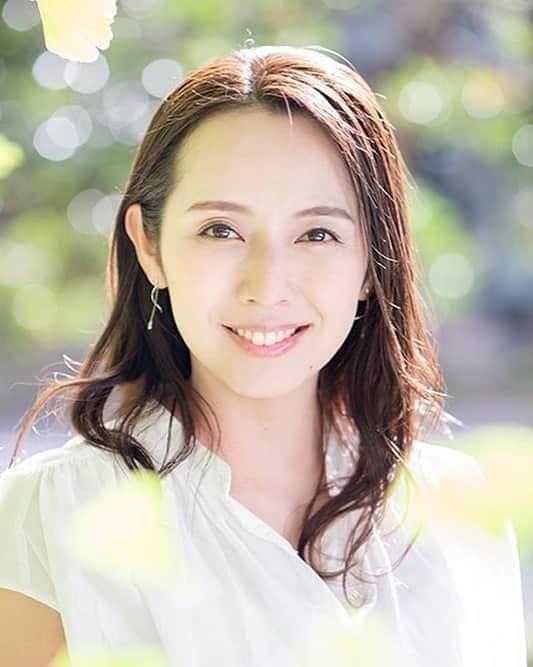 若林翔子のインスタグラム：「. . 写真撮り直しました😚  @nu4602 さんにとっても素敵にとってもらっちゃいました😍  秋の雰囲気…だいすき😚  #写真　#宣材写真　#イチョウ　#秋 #宮城　#仙台　#モデル　#タレント　#若林翔子」