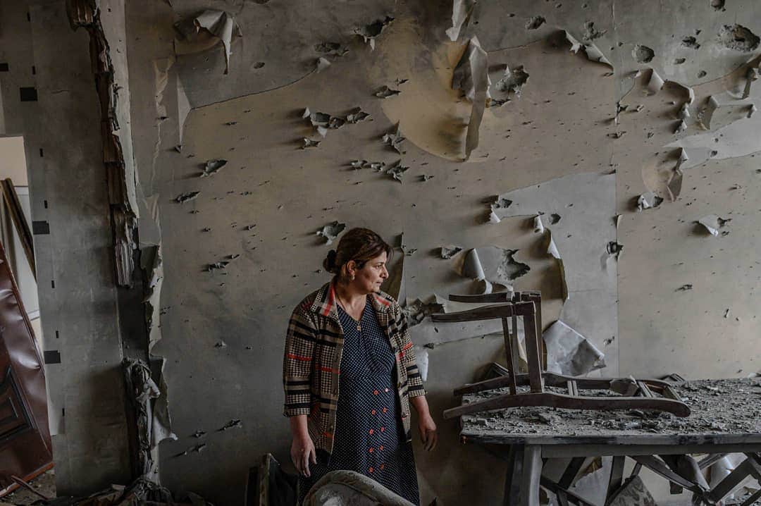 AFP通信さんのインスタグラム写真 - (AFP通信Instagram)「#AFPrepost 📷 @kilicbil - Xatire Celilova walks in the kitchen of her destroyed flat following a ceasefire during a military conflict between Armenia and Azerbaijan over the breakaway region of Nagorno-Karabakh, in the town of Terter, Azerbaijan, on October 10, 2020. Armenia and Azerbaijan traded accusations of new attacks on October 10 in breach of a ceasefire deal to end nearly two weeks of heavy fighting over the disputed Nagorno-Karabakh region. Bulent Kilic / AFP @afpphoto」10月11日 18時32分 - afpphoto