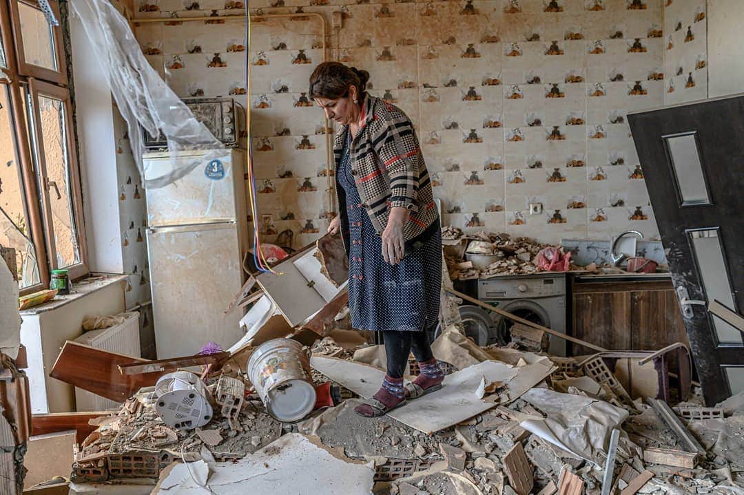 AFP通信さんのインスタグラム写真 - (AFP通信Instagram)「#AFPrepost 📷 @kilicbil - Xatire Celilova walks in the kitchen of her destroyed flat following a ceasefire during a military conflict between Armenia and Azerbaijan over the breakaway region of Nagorno-Karabakh, in the town of Terter, Azerbaijan, on October 10, 2020. Armenia and Azerbaijan traded accusations of new attacks on October 10 in breach of a ceasefire deal to end nearly two weeks of heavy fighting over the disputed Nagorno-Karabakh region. Bulent Kilic / AFP @afpphoto」10月11日 18時32分 - afpphoto
