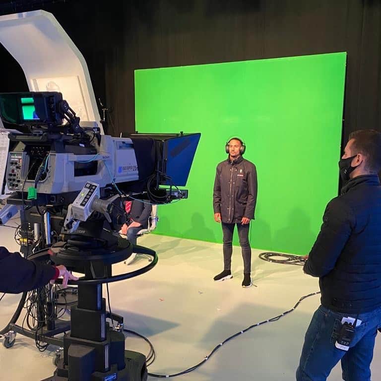 スコット・シンクレアのインスタグラム：「...When you’re about to go live😂 #socceram #shockersaturday」
