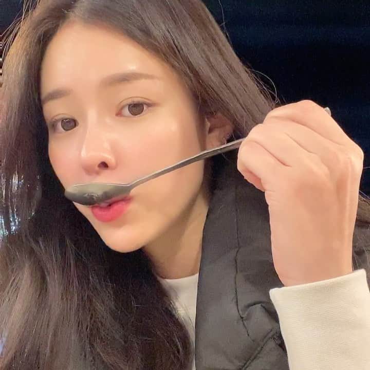 クォン・スジョンのインスタグラム：「주말 순삭...🥵  내일 효소 11시 오픈! 속눈썹 영양제도 내일 출고 됩니다! 🚚💕 🚚💕 다음 오픈은 조금만 기다려주세요!🙏🏻」
