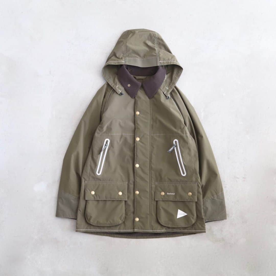 のインスタグラム：「_ ［Limted Item］ and wander × barbour / アンドワンダー × バブアー "Barbour rip jacket" ¥96,800- _ 〈online store / @digital_mountain〉 https://www.digital-mountain.net/shopdetail/000000012313/ _ 【オンラインストア#DigitalMountain へのご注文】 *24時間受付 *15時までのご注文で即日発送 *1万円以上ご購入で送料無料 tel：084-973-8204 _ We can send your order overseas. Accepted payment method is by PayPal or credit card only. (AMEX is not accepted)  Ordering procedure details can be found here. >>http://www.digital-mountain.net/html/page56.html _ #andwander #barbour #アンドワンダー #バブアー _ 本店：#WonderMountain  blog>> http://wm.digital-mountain.info/blog/ _ 〒720-0044  広島県福山市笠岡町4-18  JR 「#福山駅」より徒歩10分 #ワンダーマウンテン #japan #hiroshima #福山 #福山市 #尾道 #倉敷 #鞆の浦 近く _ 系列店：@hacbywondermountain _」