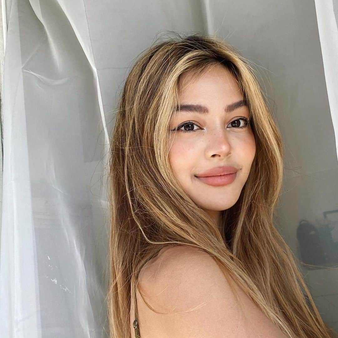 リリーマイマックのインスタグラム：「Iunno 🤷🏻‍♀️ long time no selfieeee 😆」