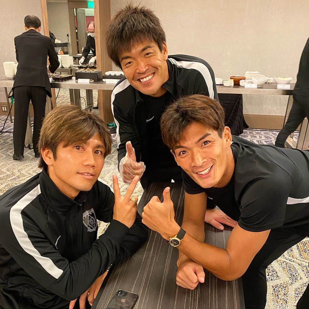 槙野智章さんのインスタグラム写真 槙野智章instagram 昨日のサガン鳥栖戦において 私 槙野智章はjリーグ通算400試合出場 J1 359試合 J2 41試合 を 達成したみたいです スタッフはじめ チームメイトには感謝の気持ちでいっぱいです まだまだ33歳走り闘い