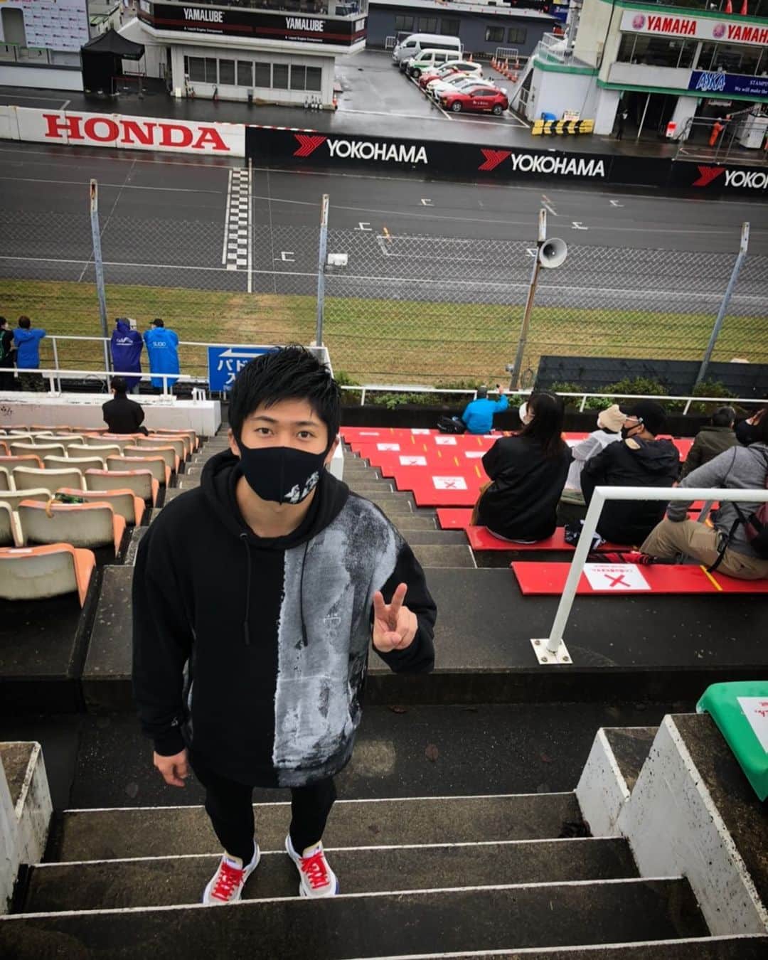 大嶋和也のインスタグラム：「初めて菅生のグランドスタンド側に行ってみた^ ^ 狭くてビックリした🤣」