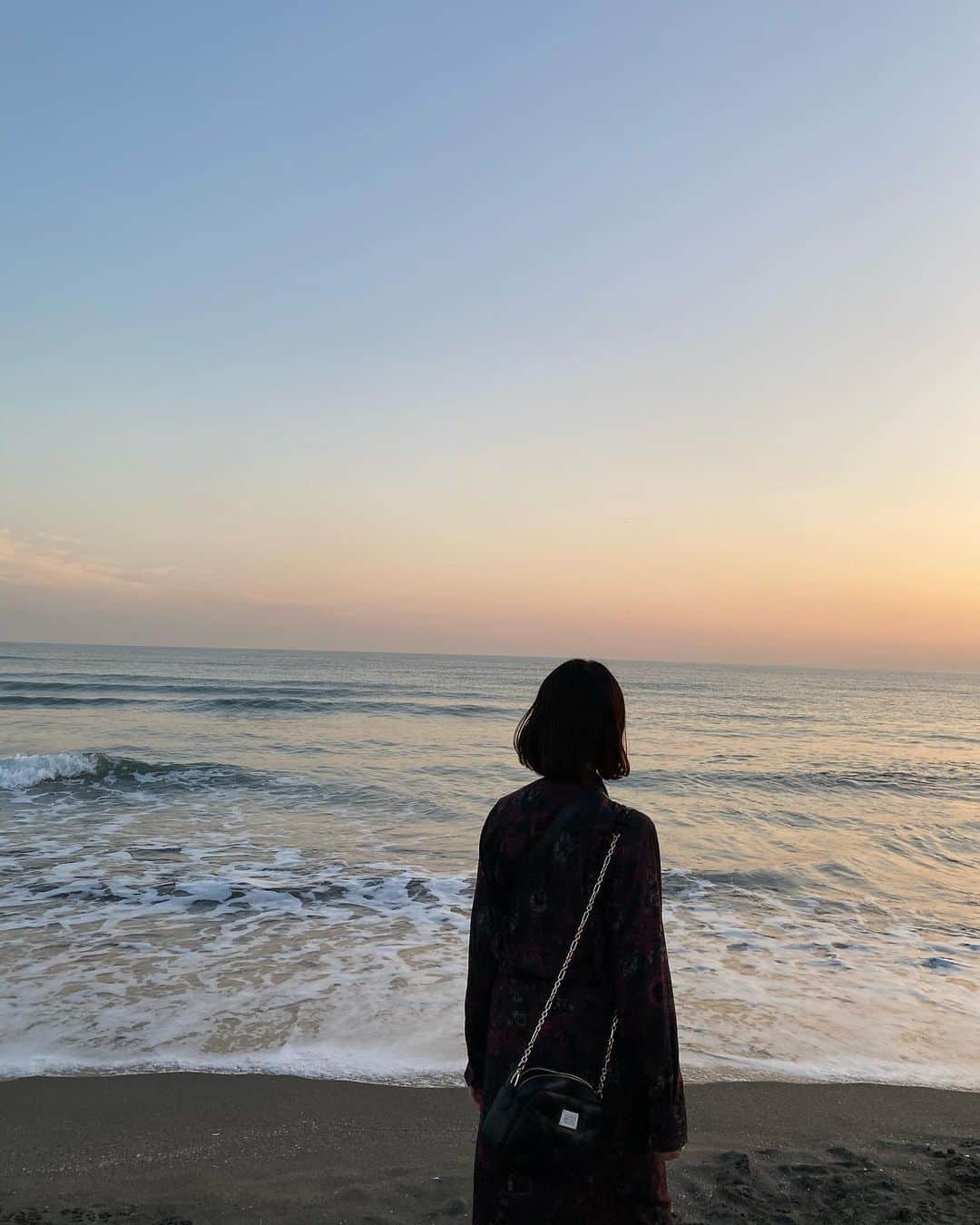 村田倫子さんのインスタグラム写真 - (村田倫子Instagram)「先日少しだけ足を伸ばして鎌倉へ。 久々の海に癒されました。  マスクは @idem__official 。☺︎ お出かけの心地よいお供。」10月11日 19時06分 - rinco1023