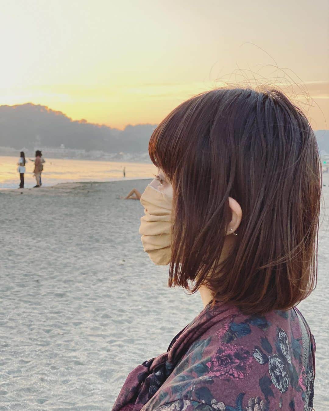 村田倫子さんのインスタグラム写真 - (村田倫子Instagram)「先日少しだけ足を伸ばして鎌倉へ。 久々の海に癒されました。  マスクは @idem__official 。☺︎ お出かけの心地よいお供。」10月11日 19時06分 - rinco1023