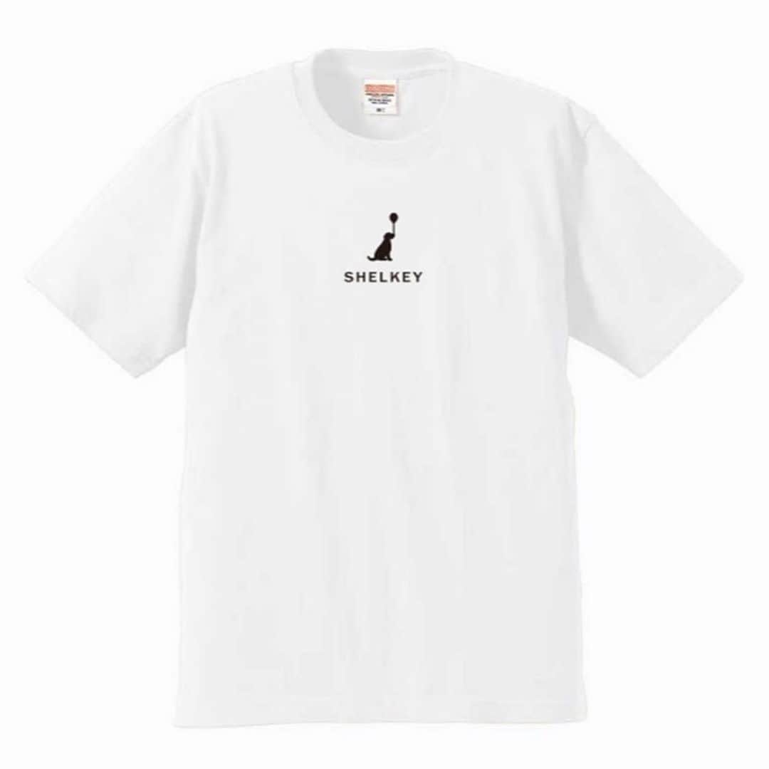 まさき沙耶さんのインスタグラム写真 - (まさき沙耶Instagram)「#SHELKEY(@shelkey2020 )の Tシャツ🦮💜 シンプルかわいいの最高峰⛰✨  肩そで丈が長くて、 二の腕がすっぽり隠れるデザインが好きです🐳  男女問わず着れて何にでも合うし 生地がしっかりしてます！！ もちろん部屋着にも🧦🟡💕  ロゴ写すの失敗してるのあるので是非5枚目で確認しておくれよ…… お手数おかけします😣 今度パーカーも発売らしい🎀！！！  ショッププロフィールのURLから購入できます👇 SHELKEY(@shelkey2020 ) サイズは公式のインスタで確認してくれたら確実です 🌾◎ #SHELKEY #シェルキー #Tシャツ #Tシャツコーデ #ウィメンズファッション  #レディースファッション #メンズファッション #部屋着 #おしゃれ部屋着 #犬モチーフ  #アパレル #instafashion #バケットハット」10月11日 19時10分 - saya_masaki