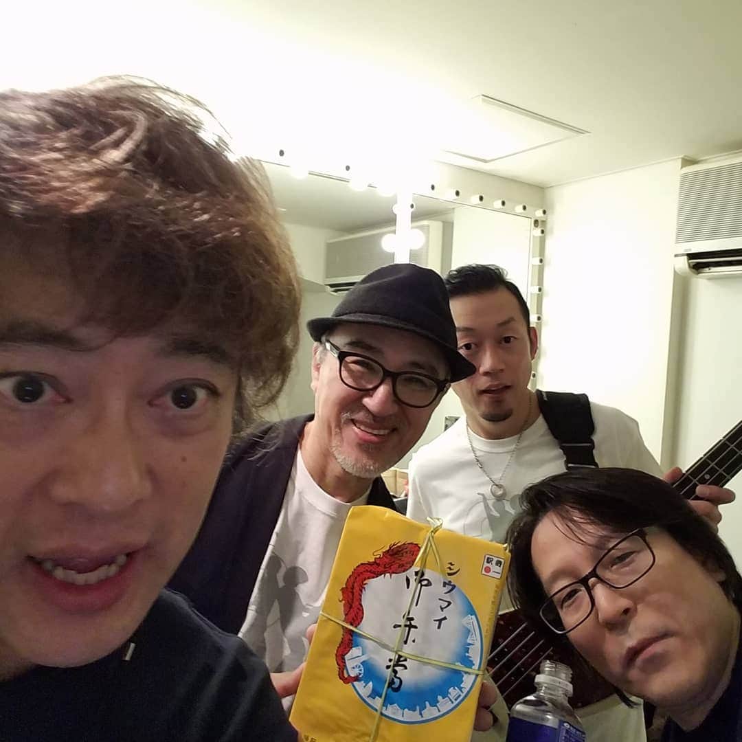 勝田一樹のインスタグラム：「快調です✨  #ディメンション #dimensionjazz  #dimensionfusion  #増崎孝司  #takasimasuzaki  #勝田一樹 #kazukikatsuta  #崎陽軒のシューマイ弁当  #モーションブルー横浜」