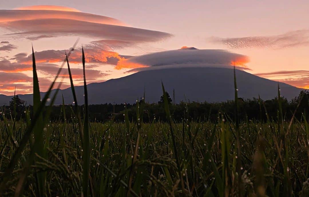 phantastic420のインスタグラム：「. 🤩🤩“Shizuoka” prefecture in Japan is a place where you can see the most “phantastic” Mt. Fuji🗻 in the world.🤩 #富士山 #mtfuji #japan #shizuoka #fujinomiya  #宮すた #miyasta @fujinomiyacity  #phantastic420photography #mostphantasticmtfuji #selamatpagi  #goodmorning  #おはようございます  #สวัสดี #สวัสดีครับ 🇹🇭😇😇😇😇😇😇😇🗻😇😇😇😇 🇹🇭Thailand now 🤣 #サワディーカップ #サワディー」