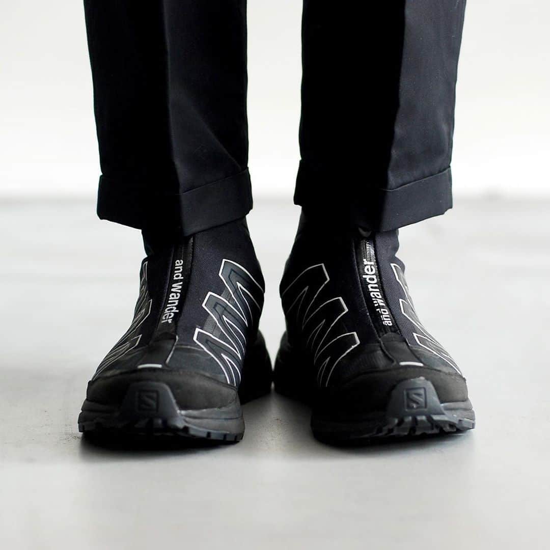 のインスタグラム：「_ ［Limted Item］ and wander × SALOMON / アンドワンダー × サロモン "reflective highcut sneakers by salomon" ¥39,600- _ 〈online store / @digital_mountain〉 https://www.digital-mountain.net/shopdetail/000000012383/ _ 【オンラインストア#DigitalMountain へのご注文】 *24時間受付 *15時までのご注文で即日発送 *1万円以上ご購入で送料無料 tel：084-973-8204 _ We can send your order overseas. Accepted payment method is by PayPal or credit card only. (AMEX is not accepted)  Ordering procedure details can be found here. >>http://www.digital-mountain.net/html/page56.html _ #andwander #salomon #アンドワンダー #サロモン _ 本店：#WonderMountain  blog>> http://wm.digital-mountain.info/blog/ _ 〒720-0044  広島県福山市笠岡町4-18  JR 「#福山駅」より徒歩10分 #ワンダーマウンテン #japan #hiroshima #福山 #福山市 #尾道 #倉敷 #鞆の浦 近く _ 系列店：@hacbywondermountain _」
