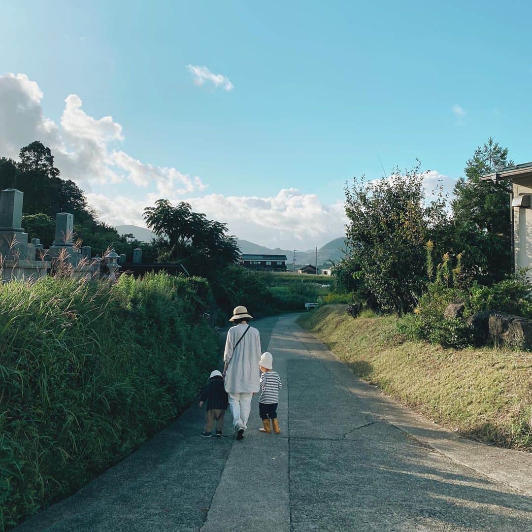 Takafumi Gotoのインスタグラム：「どんぐり探しの夕方散歩。」