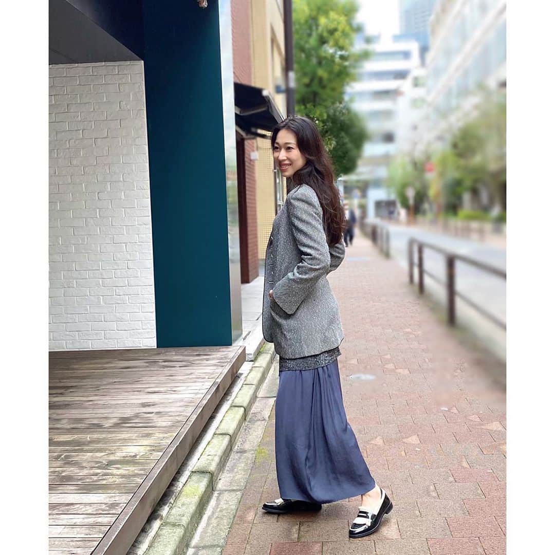 海隼人（有馬佐織）さんのインスタグラム写真 - (海隼人（有馬佐織）Instagram)「昨日は、お外激寒だったから、 念には念を入れ ちゃんとあったかいニット🧶着て ジャケット羽織ったんだけど、 そういう日に限って、それ程寒くない😂w  毎日何着て良いか難しいっ🙈  実は、このジャケット おばあちゃん👵にもらったやつ☝️初めて着た😆🙏✨ しっくりきたので、沢山着るよーーー ありがとねーーー🙆‍♀️✨  最後は、今日の仕事の合間のlunch curry🍛😘❣️ あ〜美味しかった😋 ・ ・ #lunch#curry#ochanomizu  #美味しかったよ #名前何だったかな？w #おばあちゃんありがとう#🙏 #大切に着よう  #久々のジャケット着用  #厚着した日 #ちゃんと #外もあったかい#😂 #お気に入り #ローファー#ニットコーデ #ジャケットコーデ #ポートレート#photography  #2020#autumn#thanks #photo#by#sister  #元宝塚#宝塚og #海隼人」10月11日 19時24分 - saorimahalo