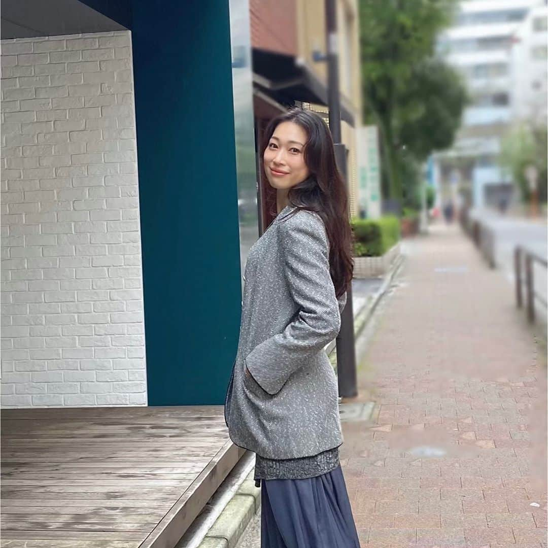 海隼人（有馬佐織）さんのインスタグラム写真 - (海隼人（有馬佐織）Instagram)「昨日は、お外激寒だったから、 念には念を入れ ちゃんとあったかいニット🧶着て ジャケット羽織ったんだけど、 そういう日に限って、それ程寒くない😂w  毎日何着て良いか難しいっ🙈  実は、このジャケット おばあちゃん👵にもらったやつ☝️初めて着た😆🙏✨ しっくりきたので、沢山着るよーーー ありがとねーーー🙆‍♀️✨  最後は、今日の仕事の合間のlunch curry🍛😘❣️ あ〜美味しかった😋 ・ ・ #lunch#curry#ochanomizu  #美味しかったよ #名前何だったかな？w #おばあちゃんありがとう#🙏 #大切に着よう  #久々のジャケット着用  #厚着した日 #ちゃんと #外もあったかい#😂 #お気に入り #ローファー#ニットコーデ #ジャケットコーデ #ポートレート#photography  #2020#autumn#thanks #photo#by#sister  #元宝塚#宝塚og #海隼人」10月11日 19時24分 - saorimahalo