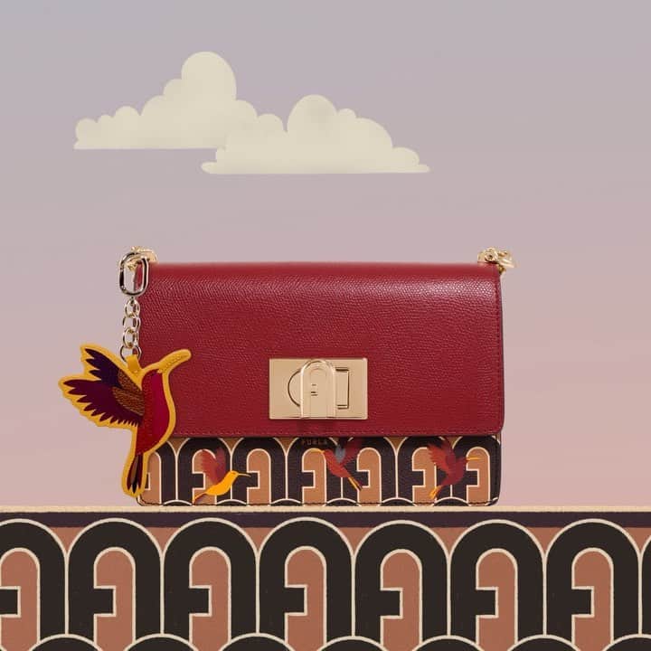 フルラのインスタグラム：「Have you spotted the hummingbird soar past the city arches? The Furla Metropolis takes flight as part of this special line.   #thefurlasociety #furlafeeling #newcollection #furla #accessories #fashion」