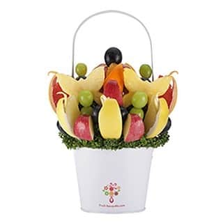 Fruit-bouquets.comさんのインスタグラム写真 - (Fruit-bouquets.comInstagram)「【6種類ものフルーツ】 Carnival(カーニバル) . 秋が旬の巨峰やシャインマスカット、リンゴに加え、 パイナップル、オレンジ、グレープフルーツを ふんだんにアレンジメントしました🍇🍎🍍🍊 . フルーツ好きの人にオススメのフルーツブーケです💐 . ヘルシーで美味しい秋の味覚をお楽しみいただけます🍁 . #フルーツブーケ #プレジール #フルーツ #花束  #西千葉 #フルーツケーキ #果物 #手土産 #サプライズケーキ #お祝い #記念日 #贈り物  #パーティー #フルーツギフト #果物大好き  #サプライズプレゼント #パーティーギフト  #インスタ映え #インスタ映えスイーツ  #スイーツ #ギフト #おうち時間 #巨峰  #インスタ映えケーキ #サプライズ #プレゼント  #フォトジェニック #ホームパーティー  #シャインマスカット #フルーツ大好き」10月11日 19時26分 - fruitbouquet.japan